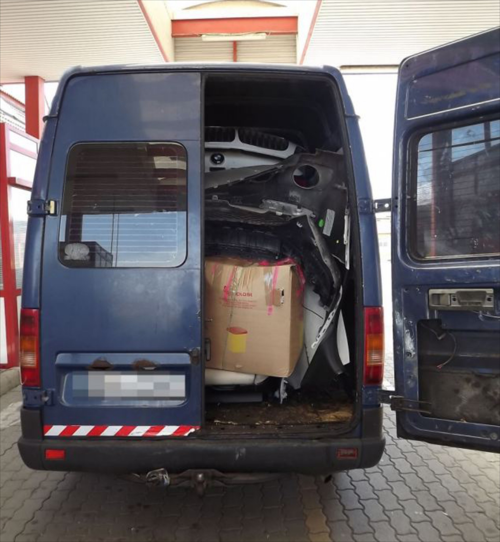 Πώς να μεταφέρεις μια κλεμμένη BMW X6

