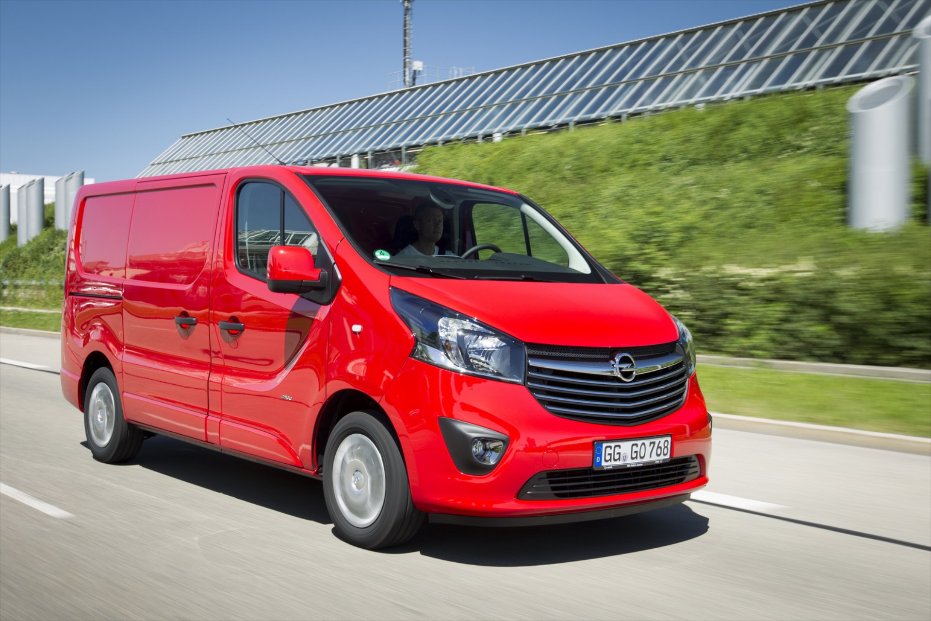 ΟΔΗΓΟΥΜΕ Opel Vivaro 2014