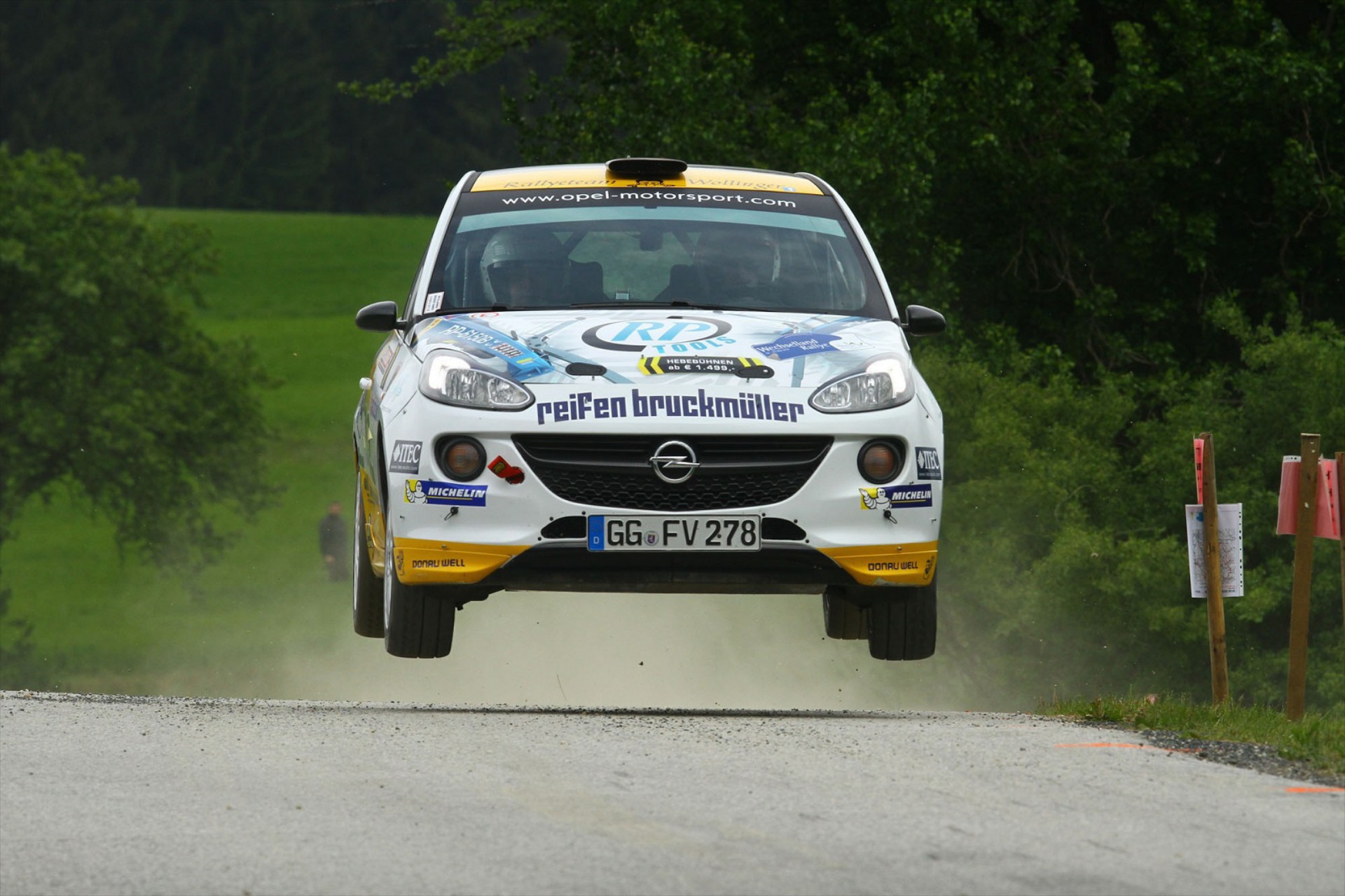 Αγωνιστικές διακρίσεις για το Opel Adam  