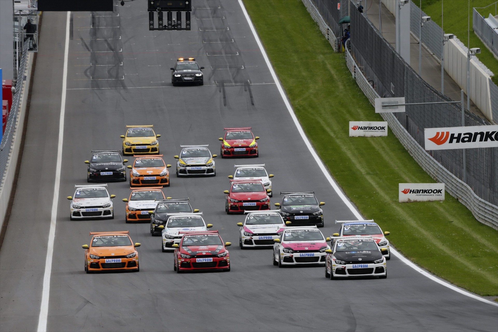 VW Scirocco R-Cup: Playmate με μπαλακλάβα 