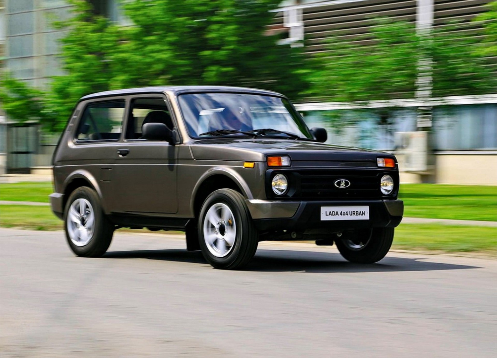 Νέο Lada 4x4 Urban. Άλλαξε ο Μανωλιός…