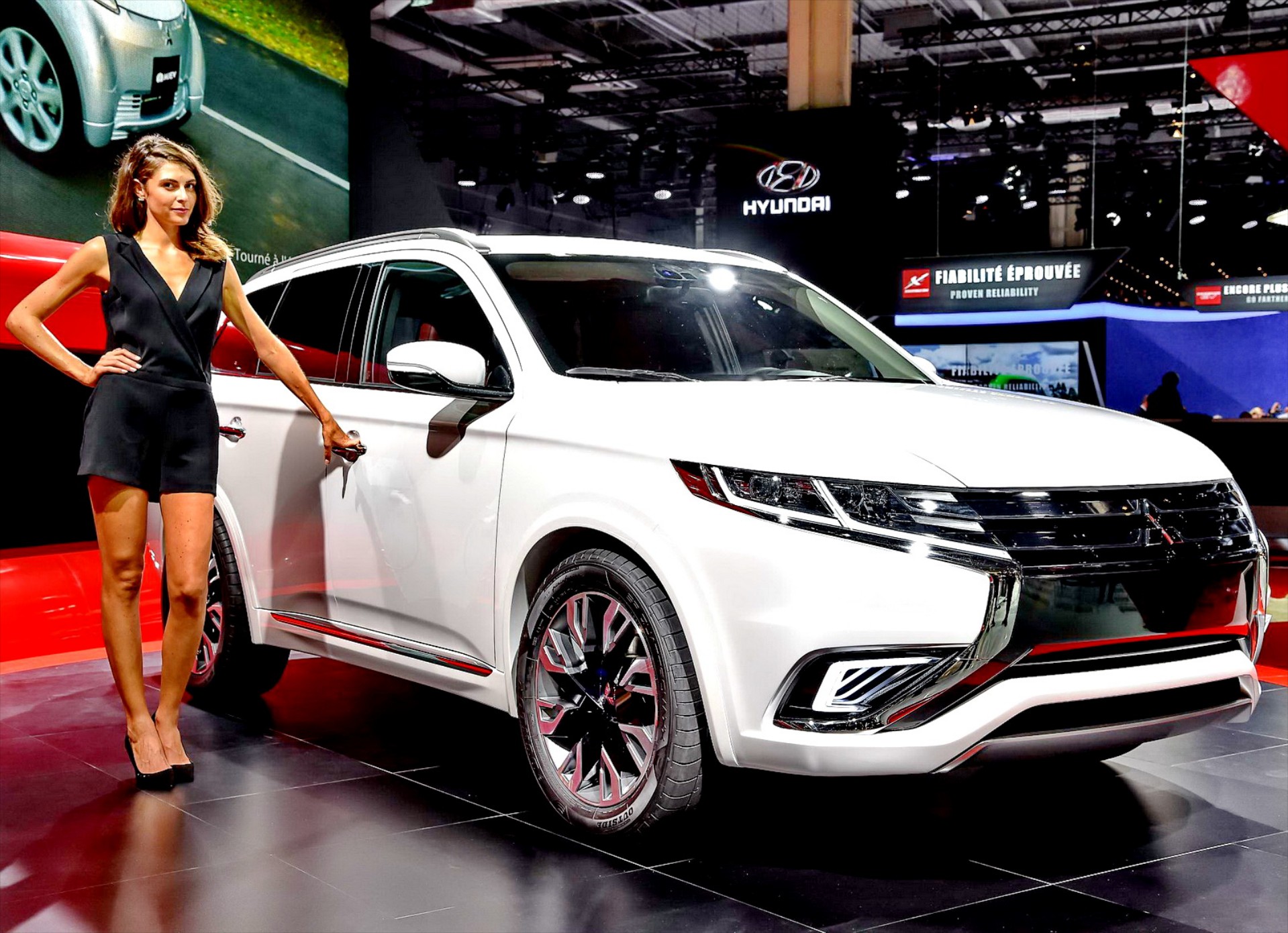Νέο Outlander PHEV Concept-S
