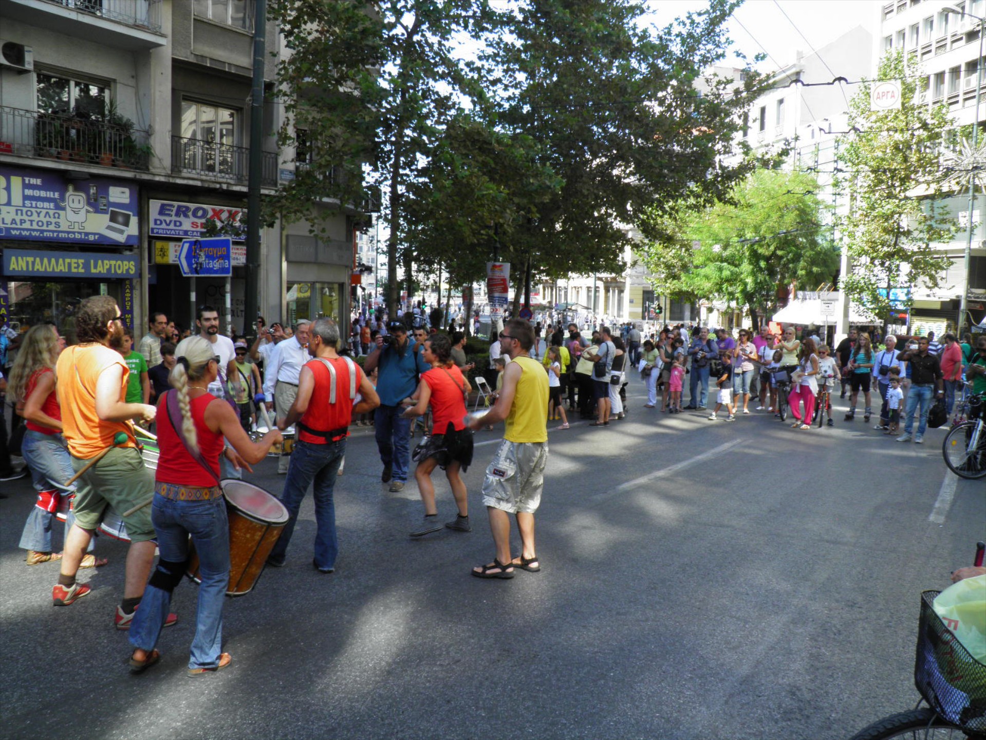Πανεπιστημίου: κλειστή στα ΙΧ, ανοιχτή στον κόσμο