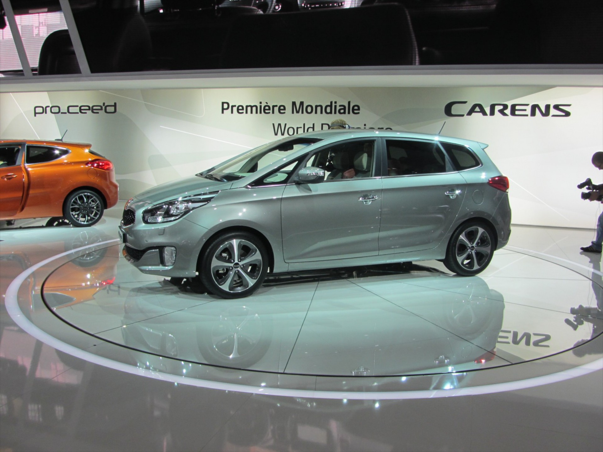 Νέο KIA Carens στο Παρίσι