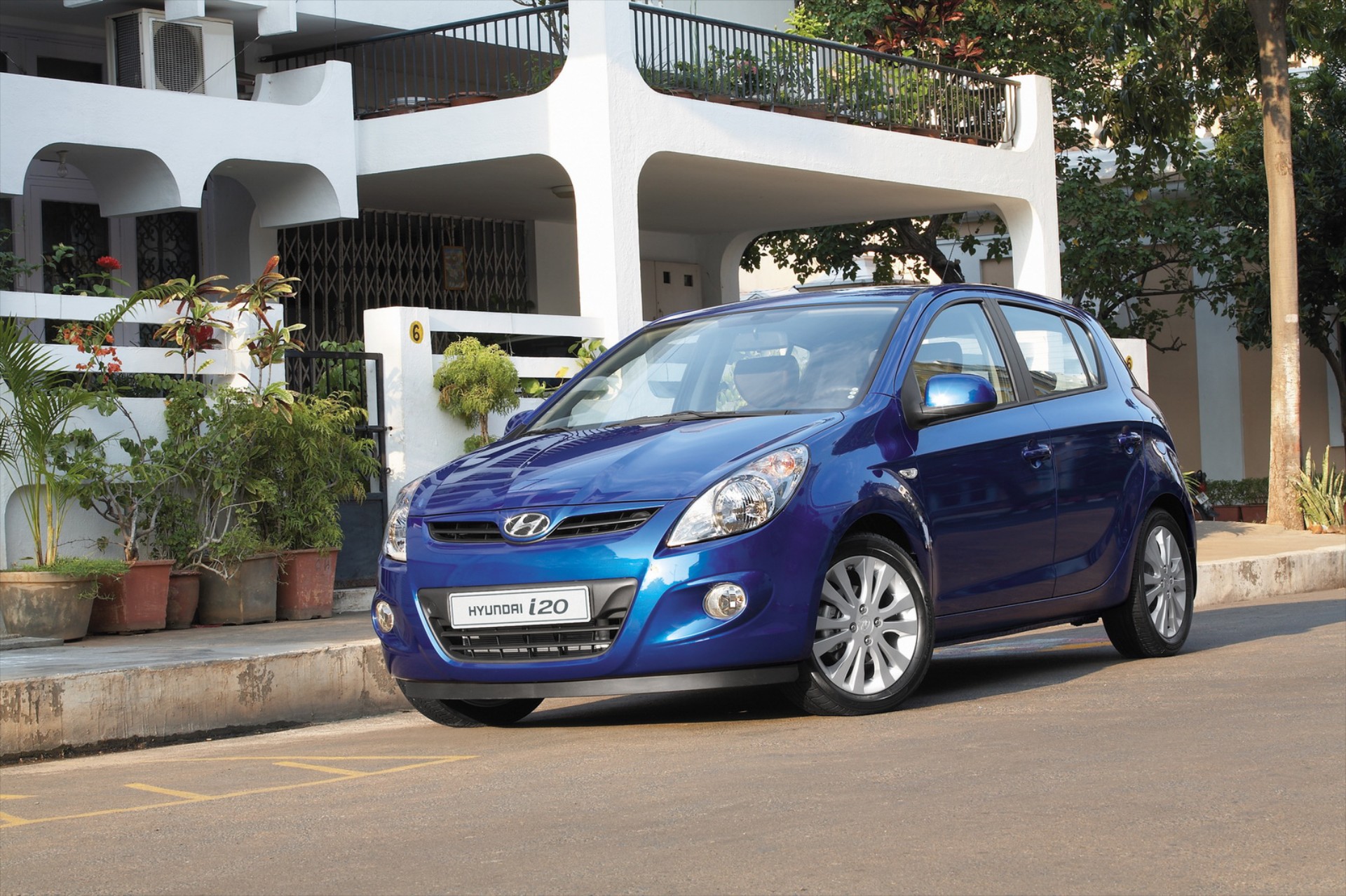 <br />
<b>Notice</b>:  Undefined property: stdClass::$title in <b>/home/www3gocar/public_html/templates/t2024/ice_c/9a1326b63621589c2d0ae49576f7df8a09573c42_0.file.box.featured.tpl.php</b> on line <b>89</b><br />
