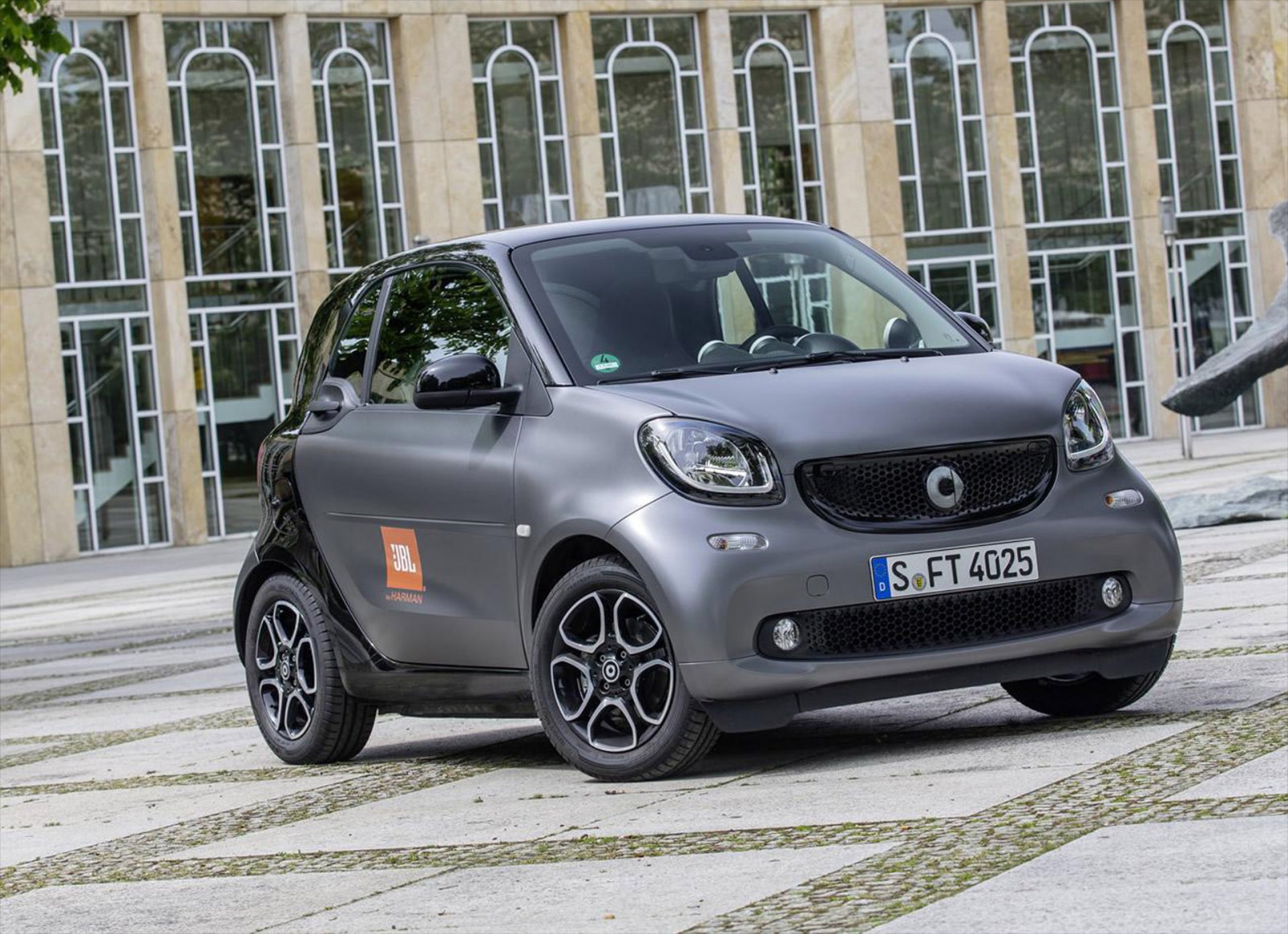 Smart ForTwo με… 16 ηχεία!