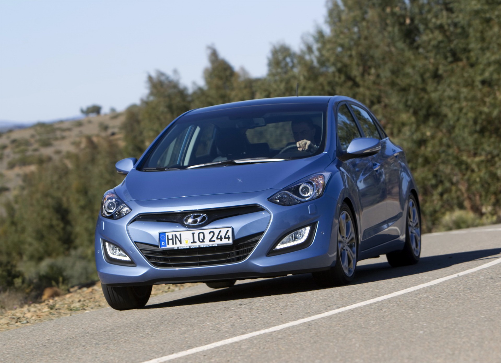 Hyundai i30 1.4 Το βενζινοκίνητο i30 έχει μόνον άσους στο μανίκι, κλέβοντας την παρτίδα από