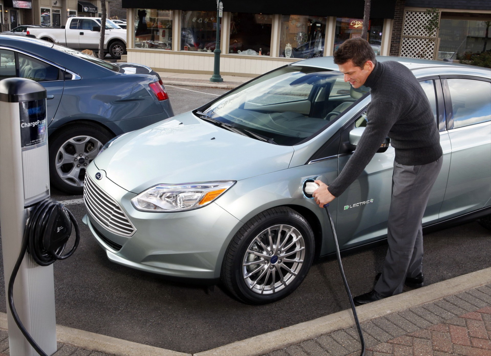 Ford: Πράσινη ενέργεια για τα ηλεκτρικά Focus