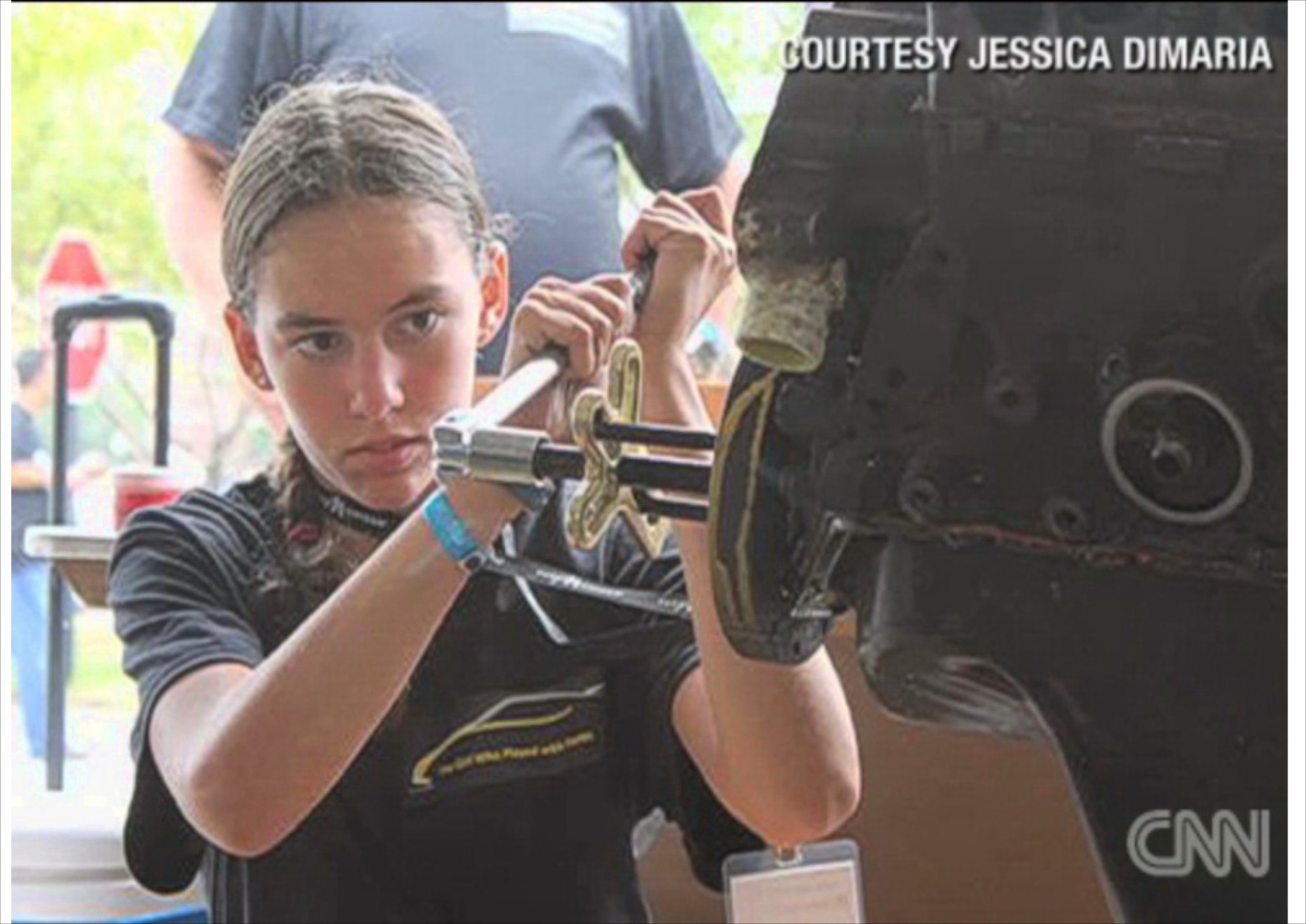 14χρονη φτιάχνει το δικό της Pontiac Fiero