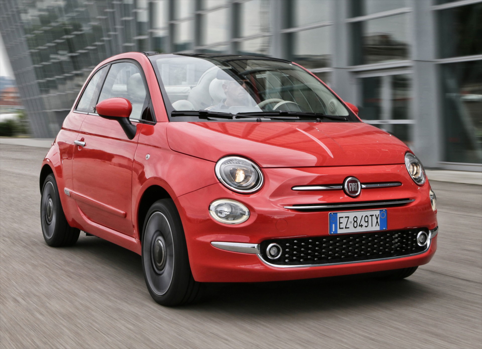 ΟΔΗΓΟΥΜΕ: Fiat 500 facelift 2015