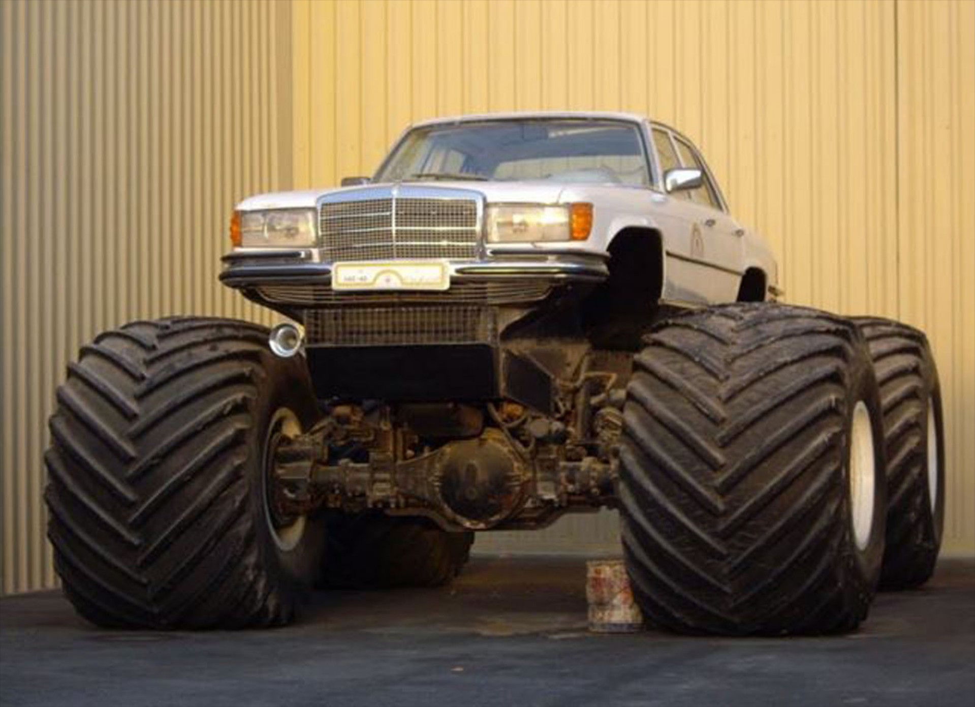 9 αυτοκίνητα με ΤΕΡΑΣΤΙΟΥΣ τροχούς