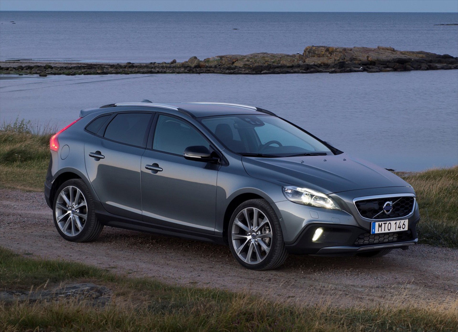 Volvo V40 & V40 Cross Country με νέο 1.5 Τ3