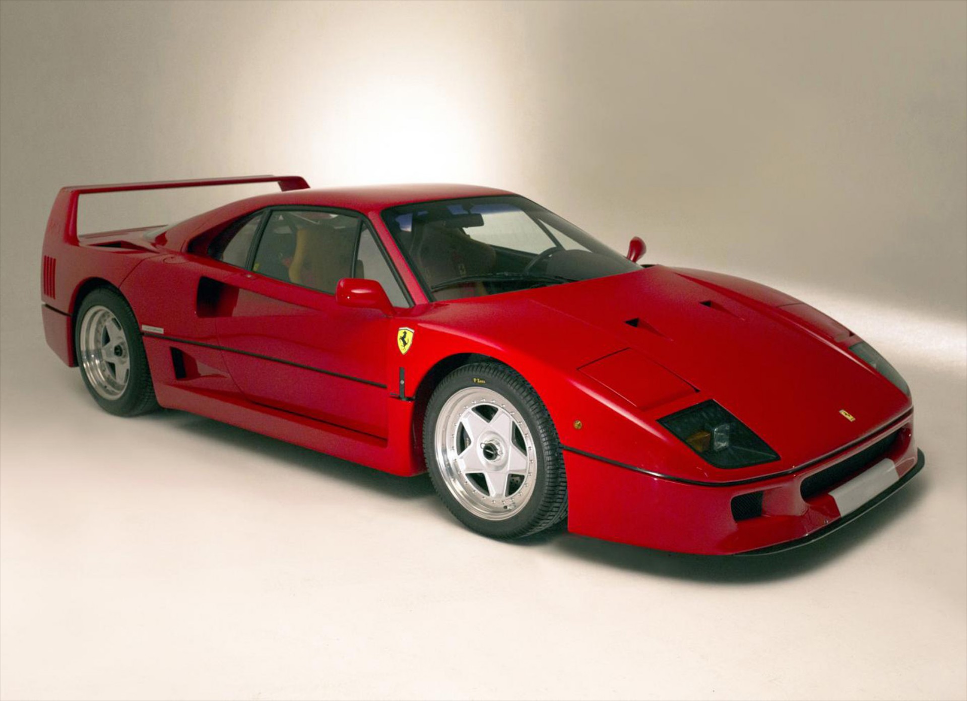 Στο «σφυρί» μία ξεχωριστή Ferrari F40