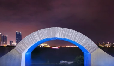 Range Rover διασχίζει… χάρτινη γέφυρα! (VIDEO)