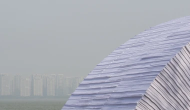 Range Rover διασχίζει… χάρτινη γέφυρα! (VIDEO)