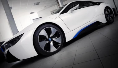 Βελτιωτής «στρίμωξε» V8 μοτέρ σε BMW i8