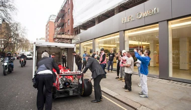Η Ferrari δωρίζει μονοθέσιο F1 σε αντιπρόσωπό της