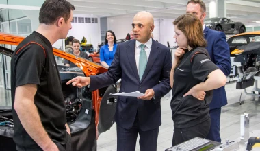 Διπλοβάρδιες δουλεύουν στη McLaren