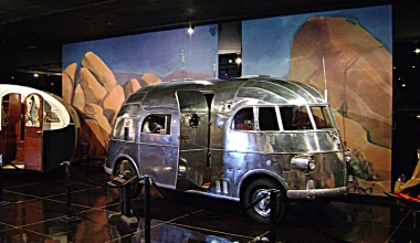 Petersen Auto Museum: Η εξέλιξη του εντυπωσιακού