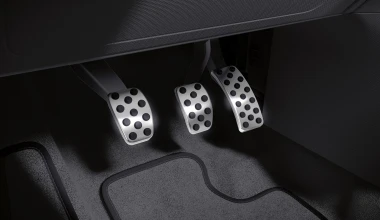 «Ξεσκεπάστηκε» το νέο Smart ForTwo cabrio Brabus