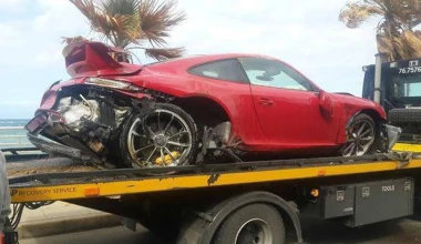 Χαρούμενος παρόλο που τράκαρε την… 911 GT3 (video)