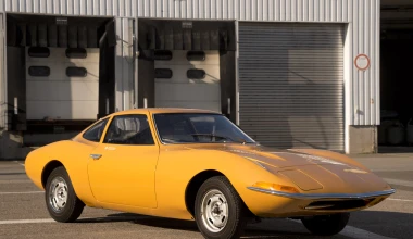 Το σύγχρονο Opel GT δίπλα στην ιστορία του