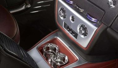 Ο κύριος επιθυμεί σαμπάνια;