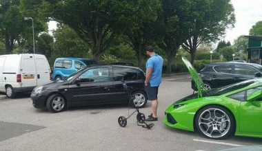 Τύπος με Lamborghini τα βρήκε… μπαστούνια!