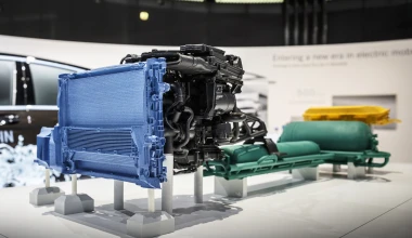 Η Mercedes-Benz GLC F-CELL μπαίνει στην πρίζα