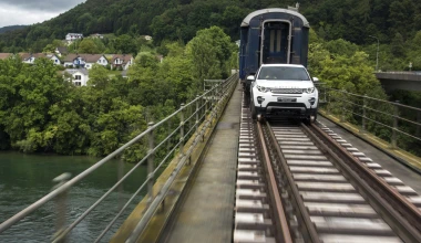 Σέρνει τρένο… το Land Rover (video)
