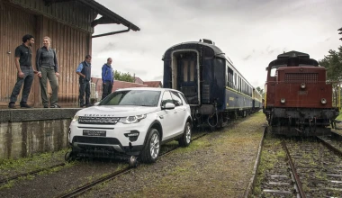 Σέρνει τρένο… το Land Rover (video)