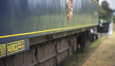 Σέρνει τρένο… το Land Rover (video)