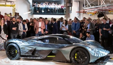 AM-RB 001 για το δρόμο και την πίστα