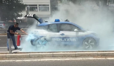 Περιπολικό BMW i3 τυλιγμένο στις φλόγες (video)
