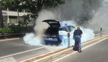 Περιπολικό BMW i3 τυλιγμένο στις φλόγες (video)