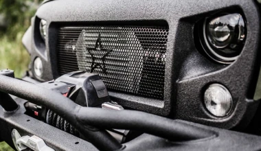 Κινέζοι έκαναν το Jeep Wrangler 6x6