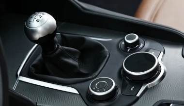 Οι τιμές της νέας βενζινοκίνητης Alfa Romeo Giulia