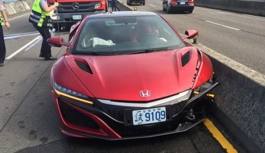 Απίστευτη δικαιολογία που τράκαρε το Honda NSX(video)