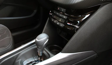 ΔΟΚΙΜΗ: Peugeot 2008 1.2 Puretech  EAT6