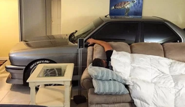 Με μια BMW M3 E30 μέσα στο σπίτι