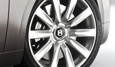 Ολοκαίνουργια Bentley Flying Spur