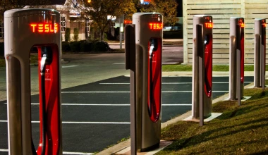 Τέλος στο δωρεάν ρεύμα από την Tesla