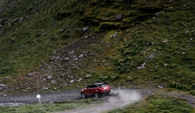 Ο Stig κάνει κατάβαση σκι με Range Rover (video)