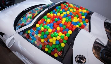 Πόσες μπάλες χωράει η Porsche 918 Spyder;