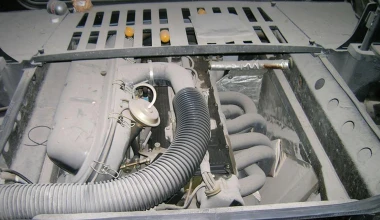 BMW M1 κάτω από… σκουπίδια