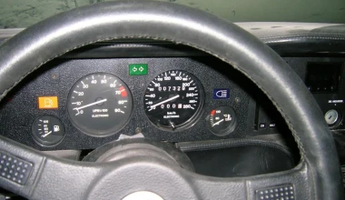 BMW M1 κάτω από… σκουπίδια