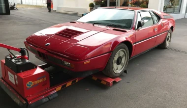 BMW M1 κάτω από… σκουπίδια