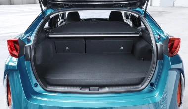 Το Prius που φορτίζει στην πρίζα και καίει 1 lt/100 km