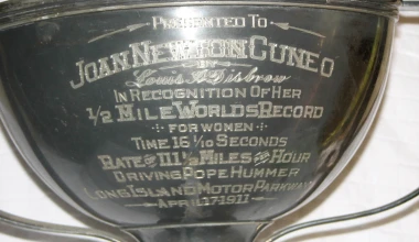 Joan Newton Cuneo: Μόνη εναντίον όλων