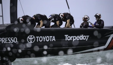 Τι δουλειά έχουν οι αυτοκινητοβιομηχανίες μέσα στο νερό;